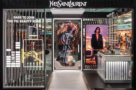 barcelona airport ysl.